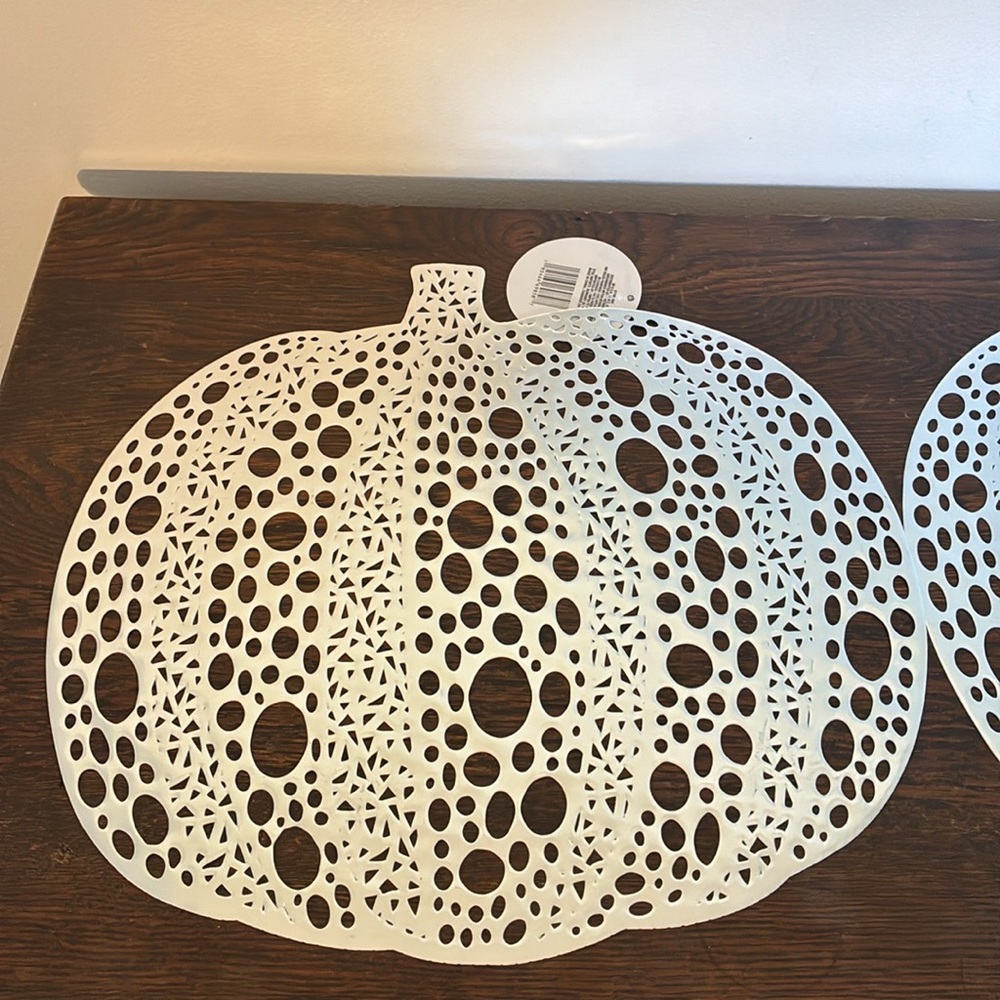 NWT- Set of 4- Gorgeous Metallic Silver Pumpkin Cutout Placemats 16x15